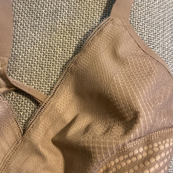 Lululemon Bra nude 32 D - Picture 3 of 5